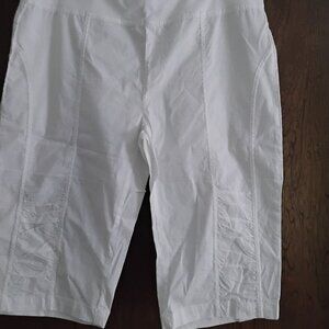 XCVI Wearables tatum size large white capri/bermuda